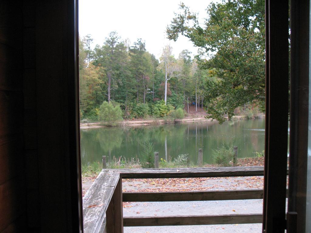 Advance Forest Lake Camping Resort Lakefront Cabin 1 المظهر الخارجي الصورة